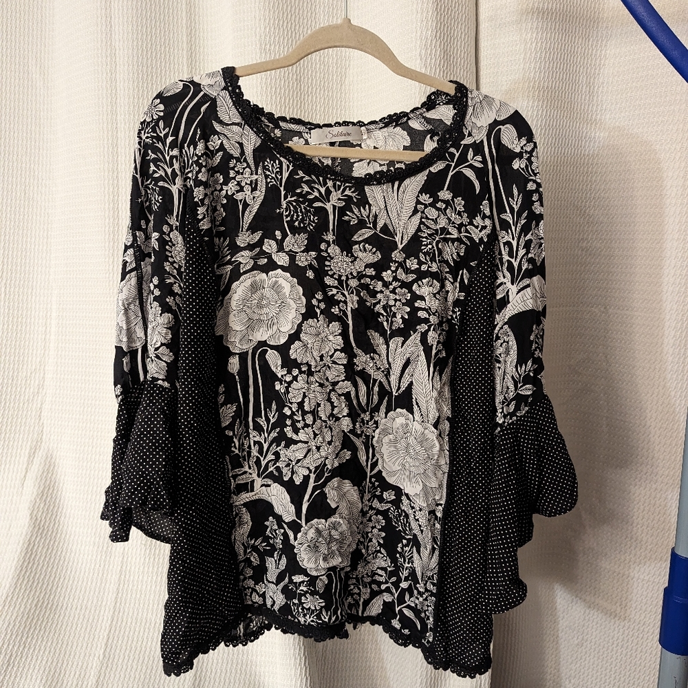 2X Solitaire flowy sleeves black and white abstract blouse
